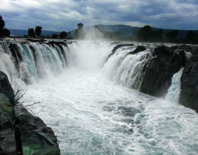 Hogenakkal Waterfalls Tour from Bangalore Image